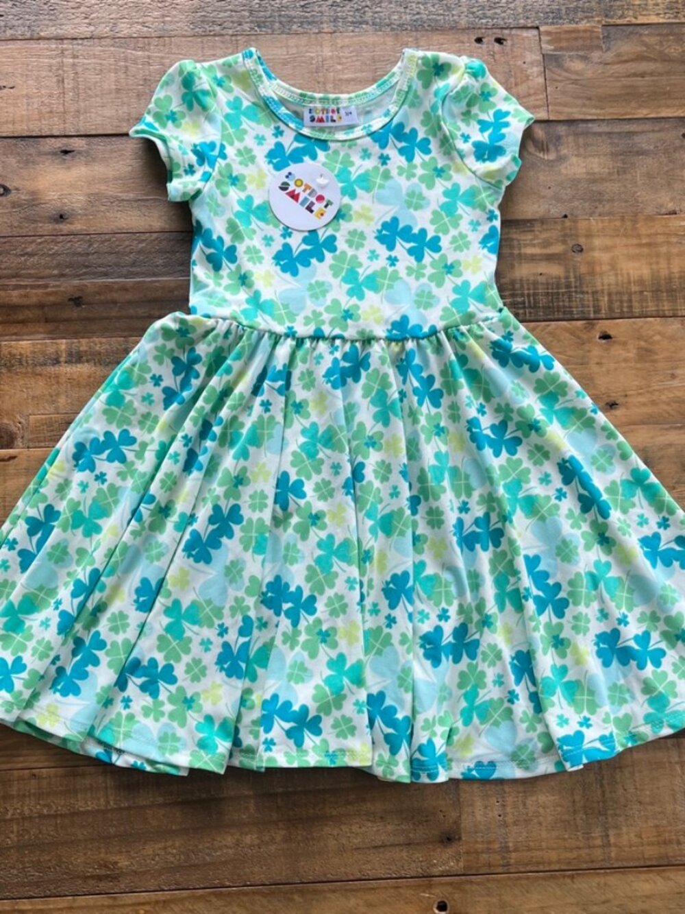 NWT Classic Cap Sleeve Dress Green Shamrocks and Clover 3/4